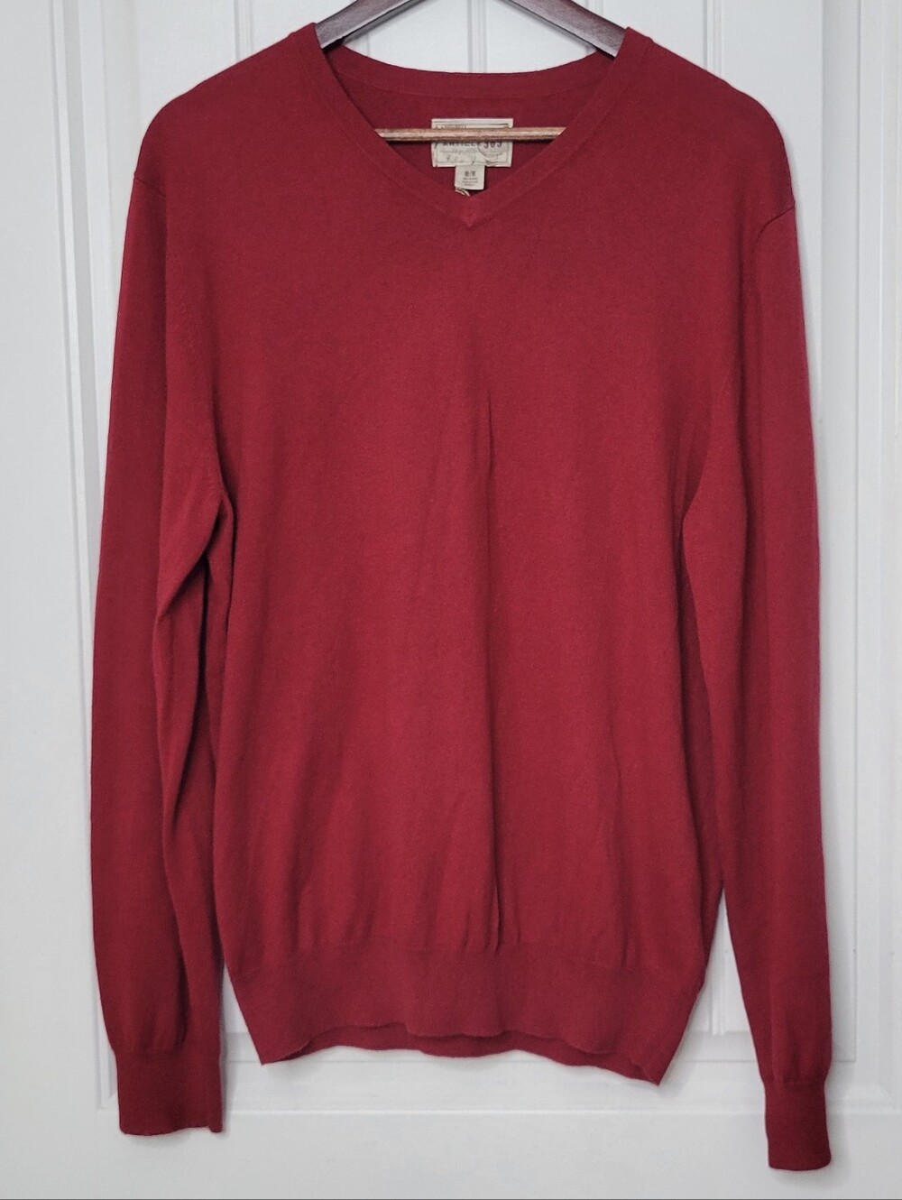 Article 365 Men's V-Neck Cashmere Blend Sweater in Red
